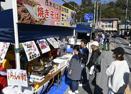 １万人以上の人出でにぎわった「もてぎうまいもん市」