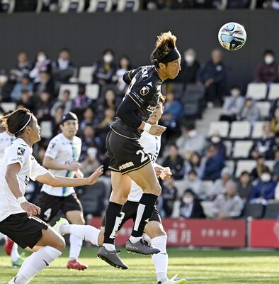 後半31分、栃木シティのＦＷ斎藤がヘディングでゴールを決める＝ＣＦＳ