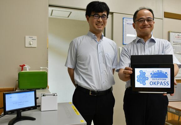ＯＫＰＡＳＳを開発した干川さん（左）と高屋さん