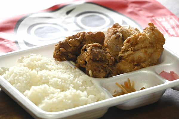2種類の唐揚げが味わえる「醤油・旨塩あいもり弁当」