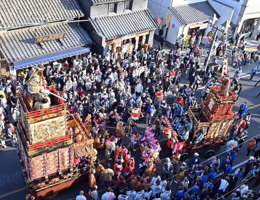 ４年ぶりの開催となった「とちぎ秋まつり」＝１２日午後２時３０分、栃木市万町
