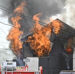 真岡市で木造住宅全焼　近隣住民「真っ黒い煙」