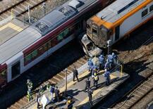 近鉄特急列車と車衝突、京都