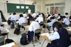 表情真剣、９千人が実力試し　栃木県内で中３「下野模試」
