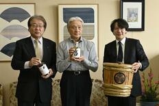 小山の西堀酒造が知事表敬　日光杉活用の「日光東照宮御神木・杉和樽ウヰス…