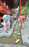 「清掃の日」に世界遺産をきれいに　日光