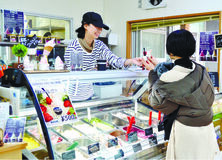 生いちごミルクのジェラートＪＡ佐野　佐野観光農園アグリタウン