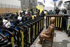 韓国、少女像前で再び慰安婦集会