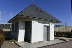 屋外トイレ 安全、快適に