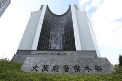 ５０代女性の首絞め性的暴行疑い