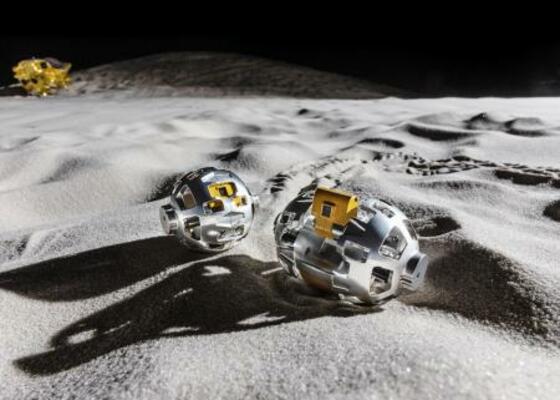 「SORA―Q(ソラキュー)」の変形前(左)と変形後(右)の想像図(JAXA/タカラトミー/ソニーグループ(株)/同志社大提供)