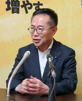 　記者会見する国民民主党の古川国対委員長＝２０日午前、国会