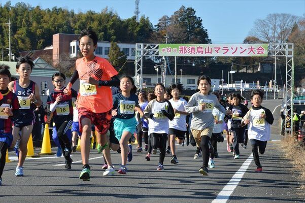 初冬の那須烏山路を駆けるランナーたち