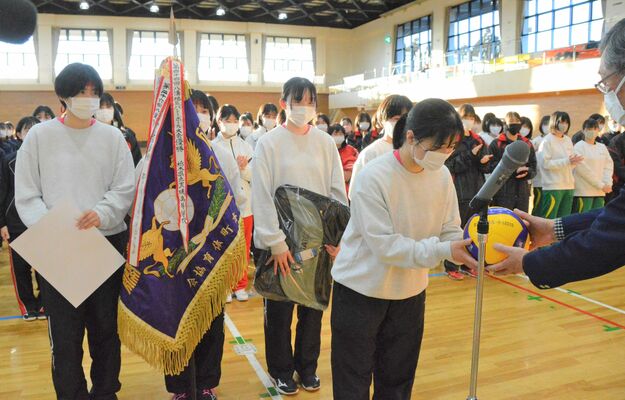 高校生の部で最後の優勝を飾った真岡女子高チーム