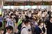 通勤・通学者で混み合うＪＲ宇都宮駅。県内では活性化する地域と衰退が進む地域の二極化が続いている＝８日午前７時25分、宇都宮市川向町