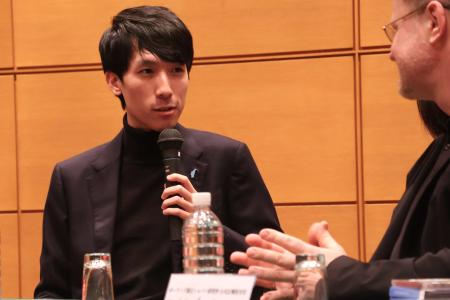 　来日記者会見に臨んだエリック・ルー＝２０２５年１２月１０日、東京都目黒区