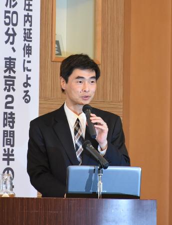 　山形県酒田市で２０１７年２月、庄内延伸をテーマに講演した阿部等さん