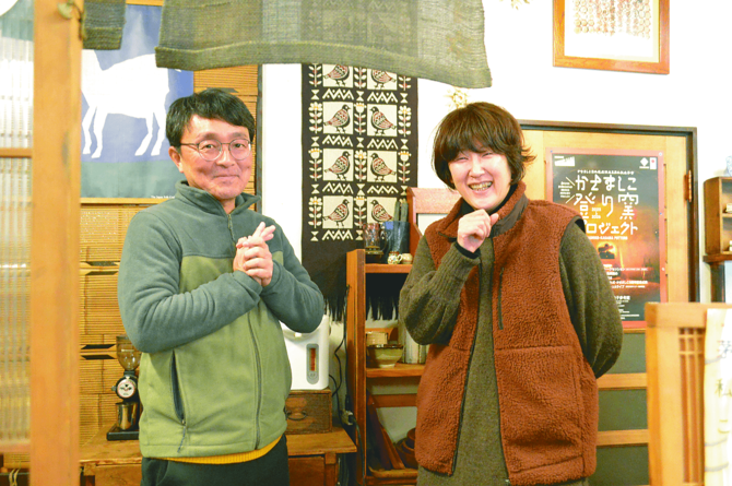 人々 暮らしに寄り添う益子焼を、そして何よりこの土地と人とのつながりを愛する民芸店ましこの３代目夫妻。