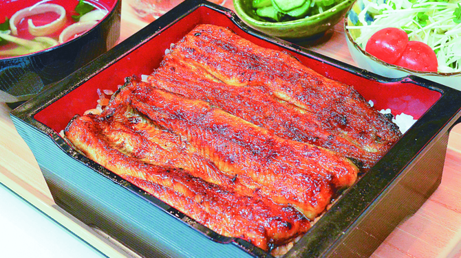 ふっくら焼き上がった三河産のウナギと甘さ絶妙なたれは格別