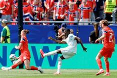 フランス、ノルウェー下す