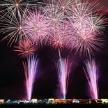 ５年ぶり、初夏の夜空彩る８千発　佐野で「くずうフェスタ」　４万人来場で…