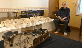 欧州の街など陶芸作品５０点 