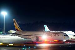 チャーター機で邦人帰国