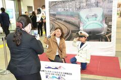 駅乗務員の仕事や制服着用体験　小山駅周辺で「西口まつり」