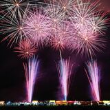 ５年ぶり、初夏の夜空彩る８千発　佐野で「くずうフェスタ」　４万人来場で歓声