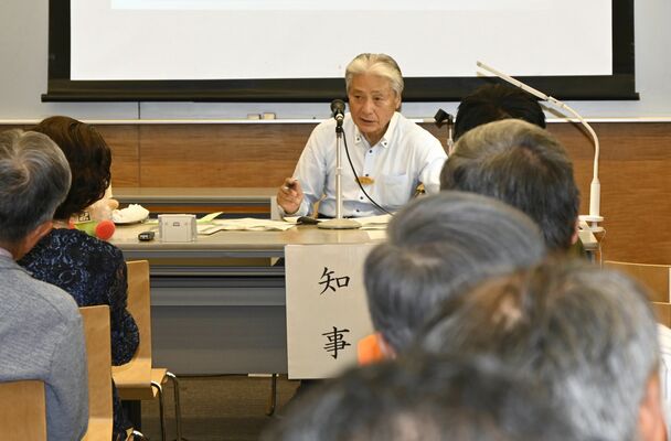 知事と町民らが意見を交わしたフォーラム＝１２日午後、上三川町上蒲生