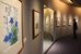 温かな詩と美しい草花の作品が並ぶ館内