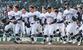 　阿南光に勝利し、駆け出す中京大中京の選手たち＝甲子園