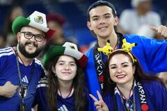 日本代表、外国人の心つかむ