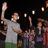 輪になって夜待ち盆踊り　芳賀の城興寺、浴衣姿の子どもらでにぎわう