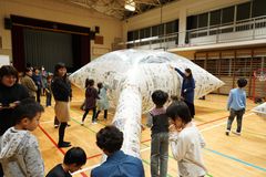 新聞ドームで親子レク　宇都宮市城山西小