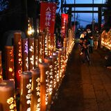 境内照らす「竹あかり」　芳賀の八雲神社で24日まで　集大成の150本