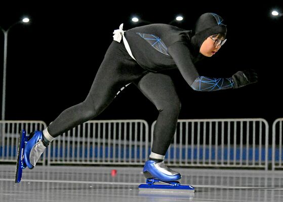 男子1000メートル 1分50秒86の自己新記録で優勝した渡辺(今市)=日光霧降スケートセンター