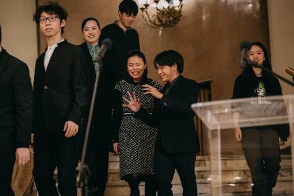 審査結果の発表会場に向かう本選出場者たち=2025年10月21日、ワルシャワ((C)K.Szlezak/NIFC)