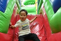 佐野で「こどもフェスティバル」始まる　初日は1000人来場　巨大遊具や…