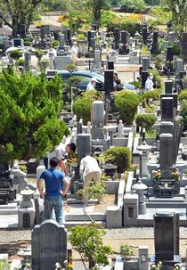 栃木県内盆入り　暑さの中 墓参り