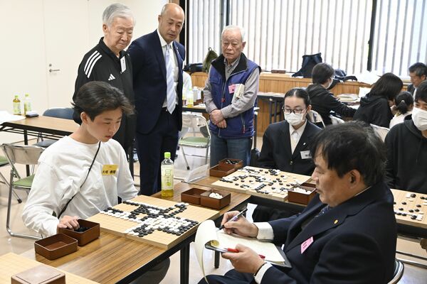 日光行政センターで始まった子供囲碁講座