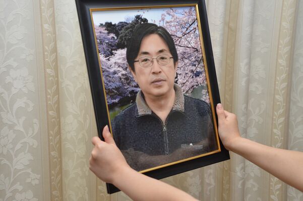 ワクチン接種後に亡くなった藤井さん。遺族は喪失感など複雑な思いを抱いている。＝26日、小山市内
