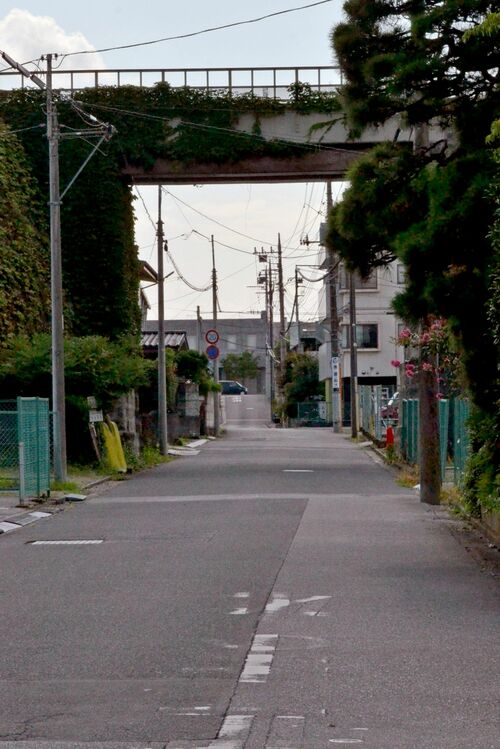 「首切坂」へと続く道。緩やかな上り坂だ