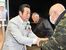 3選を決め、支持者と握手する平山氏(左)=22日午後9時10分、那須町高久甲