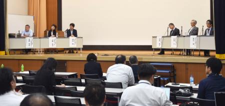 連合の春闘を評価する有識者委員会の報告書公表に伴い、東京都内で開かれたシンポジウム=19日午後