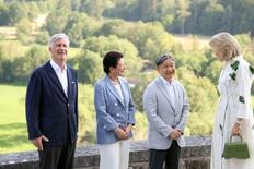 両陛下、国王一家と夕食