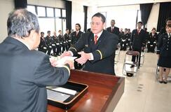 初の外国籍も 新団員に辞令