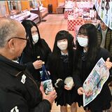 鹿沼南高生が仕込んだ日本酒「鹿南錦」１時間で完売　生徒が店頭販売、大盛況