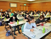佐野市／学校新聞研究会／写真の撮り方学ぶ