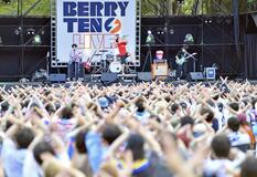 １万人聴衆、演奏に酔う